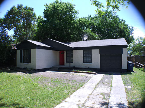 3 BEDROOMS  |  2 FULL BATHS  |  1,721 SQ FT  |  .27 ACRE HEATING: GAS HEATING: GAS AMENETIES / APPLIANCES: Dishwasher, Stove / Oven Hardwood Flo