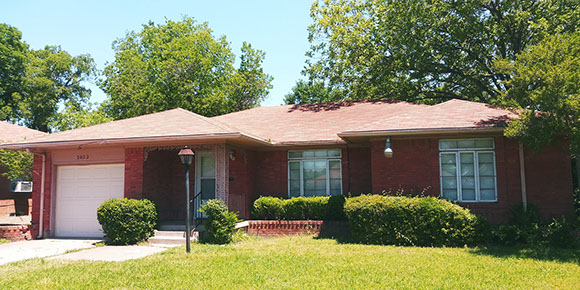 3 BEDROOMS  |  2 FULL BATHS  |  1,721 SQ FT  |  .27 ACRE HEATING: GAS HEATING: GAS AMENETIES / APPLIANCES: Dishwasher, Stove / Oven Hardwood Flo