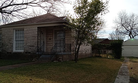 3 BEDROOMS  |  2 FULL BATHS  |  1,721 SQ FT  |  .27 ACRE HEATING: GAS HEATING: GAS AMENETIES / APPLIANCES: Dishwasher, Stove / Oven Hardwood Flo