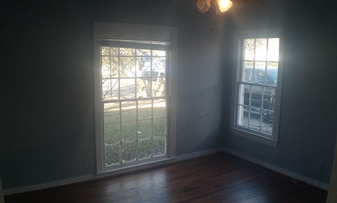 3 BEDROOMS  |  2 FULL BATHS  |  1,721 SQ FT  |  .27 ACRE HEATING: GAS HEATING: GAS AMENETIES / APPLIANCES: Dishwasher, Stove / Oven Hardwood Flo