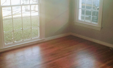 3 BEDROOMS  |  2 FULL BATHS  |  1,721 SQ FT  |  .27 ACRE HEATING: GAS HEATING: GAS AMENETIES / APPLIANCES: Dishwasher, Stove / Oven Hardwood Flo