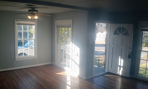 3 BEDROOMS  |  2 FULL BATHS  |  1,721 SQ FT  |  .27 ACRE HEATING: GAS HEATING: GAS AMENETIES / APPLIANCES: Dishwasher, Stove / Oven Hardwood Flo