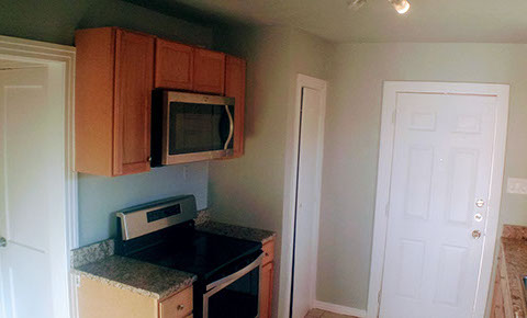 3 BEDROOMS  |  2 FULL BATHS  |  1,721 SQ FT  |  .27 ACRE HEATING: GAS HEATING: GAS AMENETIES / APPLIANCES: Dishwasher, Stove / Oven Hardwood Flo