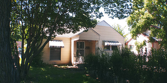 3 BEDROOMS  |  2 FULL BATHS  |  1,721 SQ FT  |  .27 ACRE HEATING: GAS HEATING: GAS AMENETIES / APPLIANCES: Dishwasher, Stove / Oven Hardwood Flo