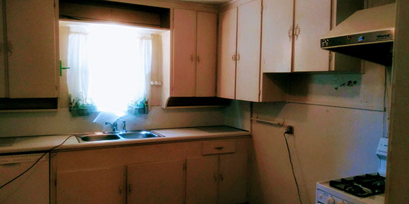 3 BEDROOMS  |  2 FULL BATHS  |  1,721 SQ FT  |  .27 ACRE HEATING: GAS HEATING: GAS AMENETIES / APPLIANCES: Dishwasher, Stove / Oven Hardwood Flo