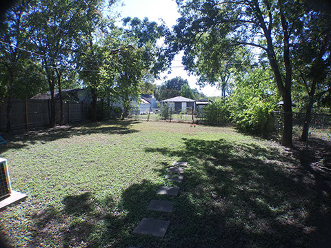 3 BEDROOMS  |  2 FULL BATHS  |  1,721 SQ FT  |  .27 ACRE HEATING: GAS HEATING: GAS AMENETIES / APPLIANCES: Dishwasher, Stove / Oven Hardwood Flo