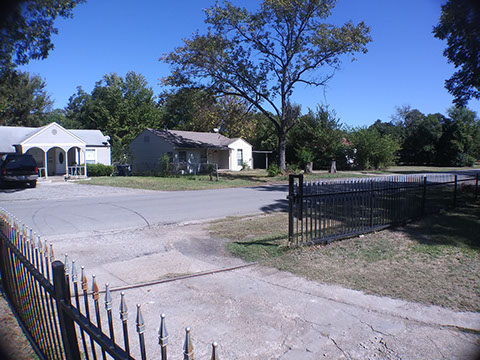 3 BEDROOMS  |  2 FULL BATHS  |  1,721 SQ FT  |  .27 ACRE HEATING: GAS HEATING: GAS AMENETIES / APPLIANCES: Dishwasher, Stove / Oven Hardwood Flo