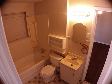 3 BEDROOMS  |  2 FULL BATHS  |  1,721 SQ FT  |  .27 ACRE HEATING: GAS HEATING: GAS AMENETIES / APPLIANCES: Dishwasher, Stove / Oven Hardwood Flo