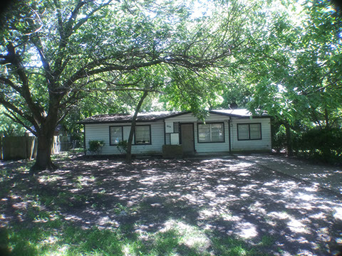 3 BEDROOMS  |  2 FULL BATHS  |  1,721 SQ FT  |  .27 ACRE HEATING: GAS HEATING: GAS AMENETIES / APPLIANCES: Dishwasher, Stove / Oven Hardwood Flo