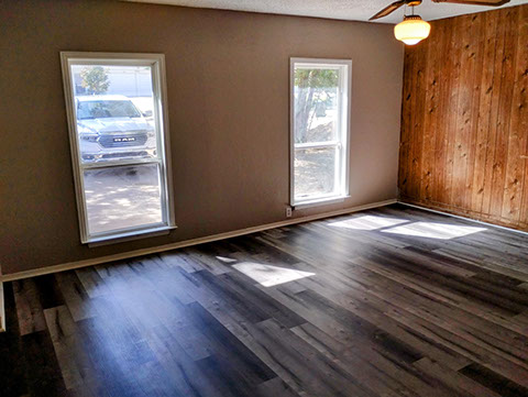 3 BEDROOMS&nbsp; |&nbsp; 2 FULL BATHS&nbsp; |&nbsp; 1,721 SQ FT&nbsp; |&nbsp; .27 ACRE HEATING: GAS HEATING: GAS AMENETIES / APPLIANCES: Dishwasher, Stove / Oven Hardwood Flo